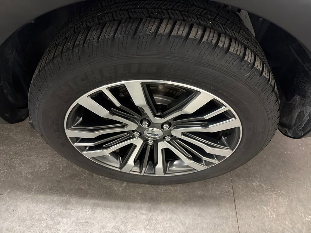 Used 2016 Ford Explorer Platinum image 29