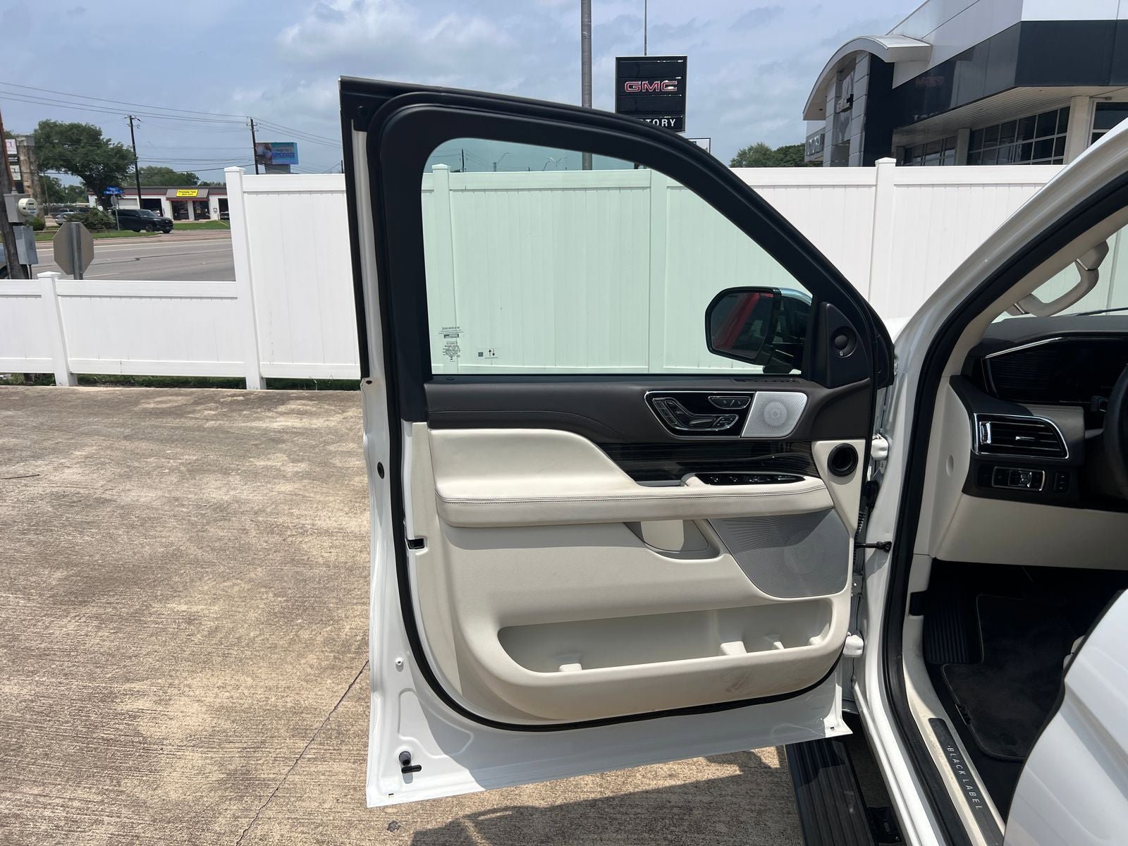 Used 2024 Lincoln Navigator Black Label AWD/4WD image 18