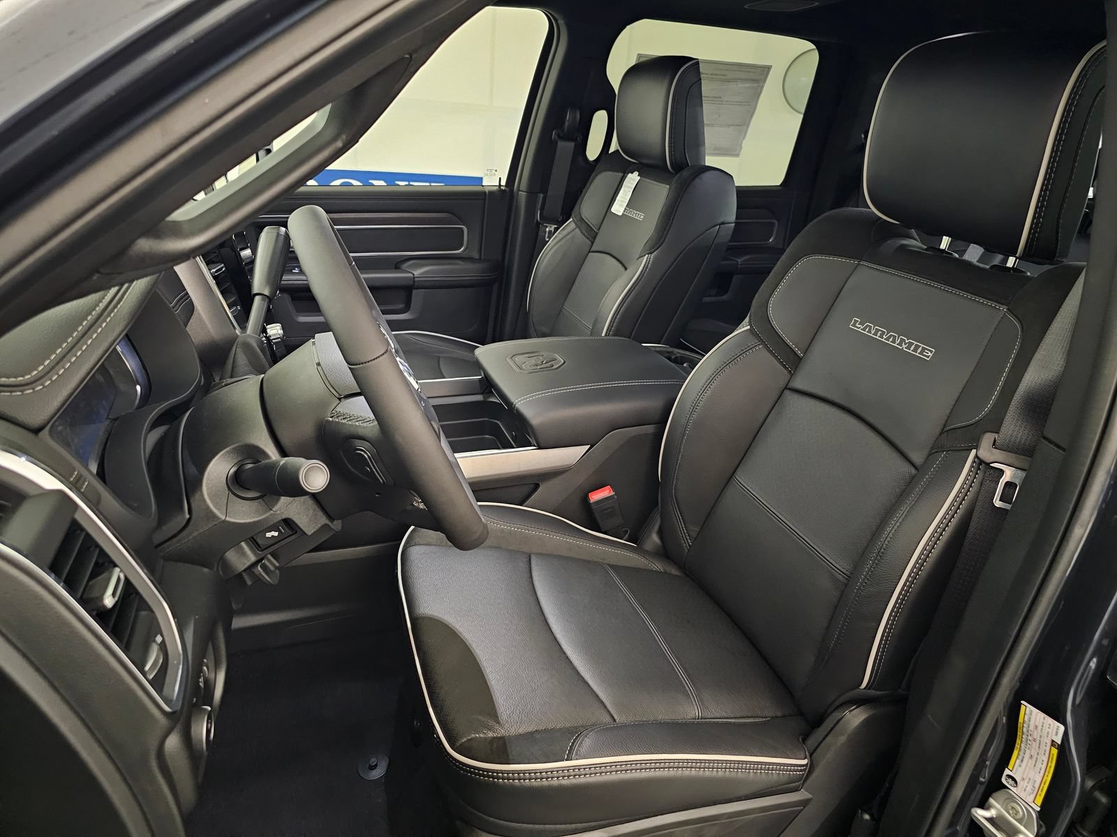 New 2026 RAM 2500 Laramie AWD/4WD image 5