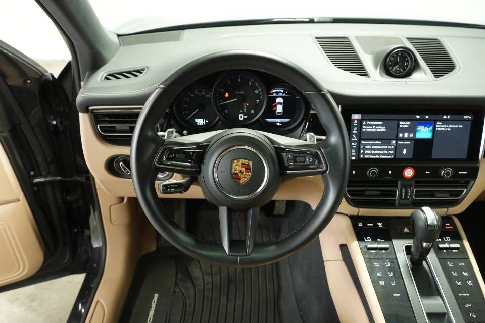 Certified 2022 Porsche Macan image 13