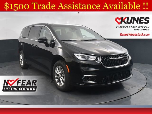 New 2026 Chrysler Pacifica Select