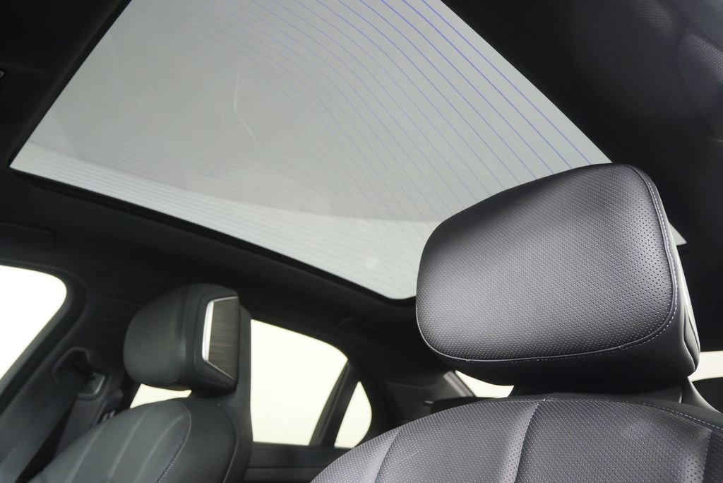 Certified 2023 BMW 740i w/ Parking Assistance Package image 12