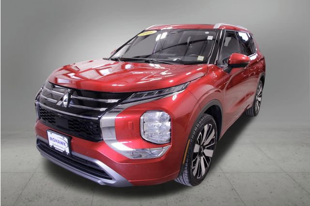 Used 2025 Mitsubishi Outlander SEL image 1