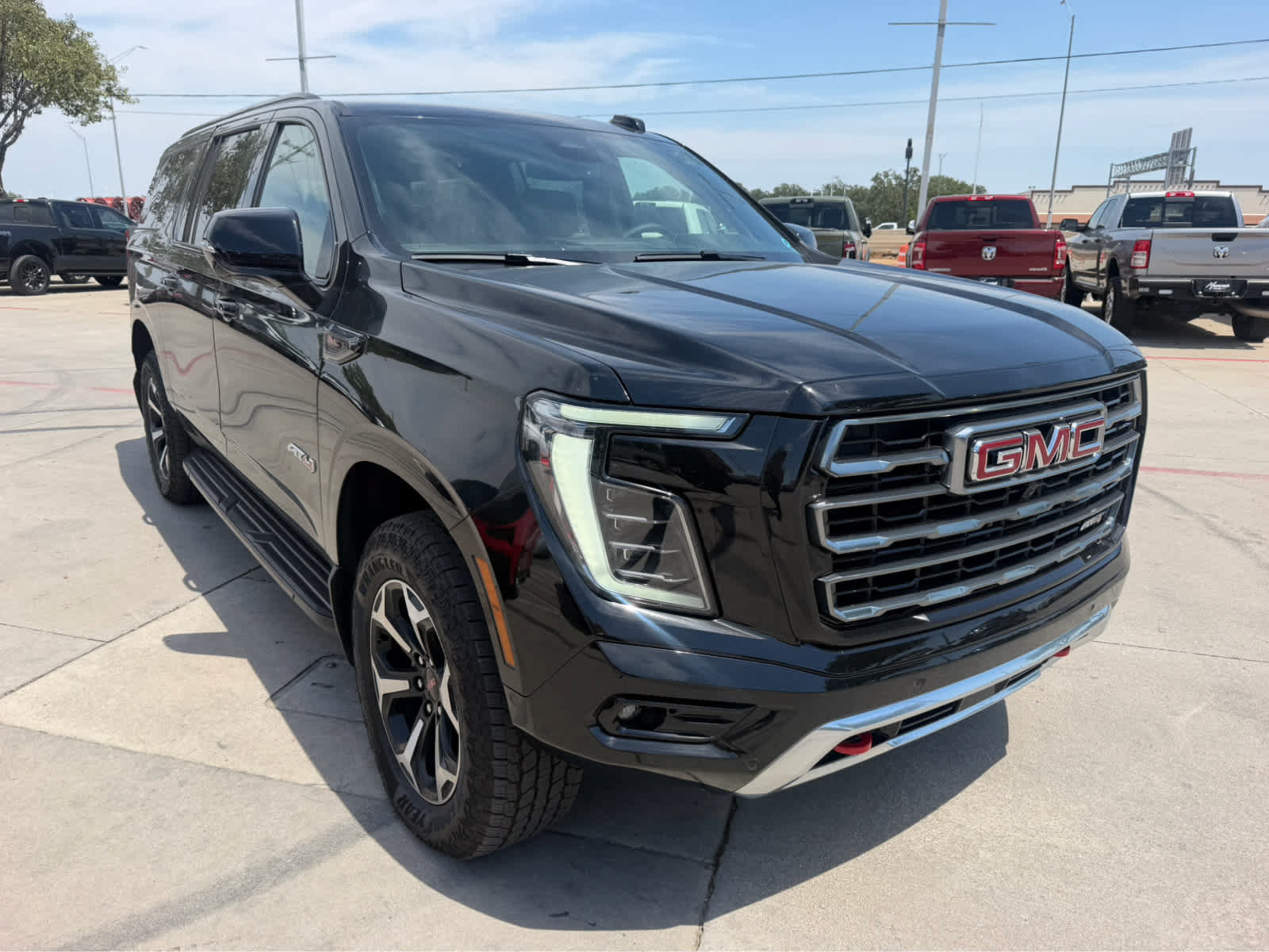 Used 2026 GMC Yukon XL AT4 AWD/4WD image 4