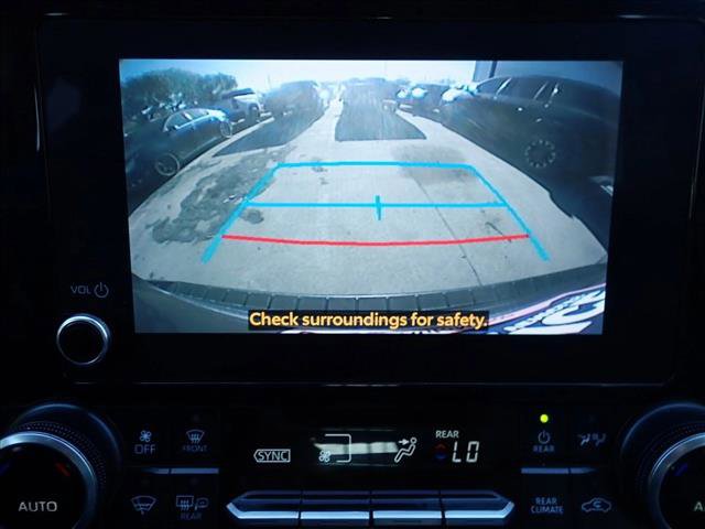 Used 2023 Toyota Highlander LE FWD image 16