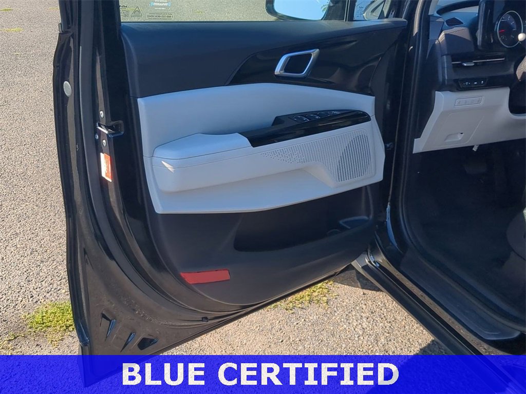 Used 2024 Kia Carnival EX image 9