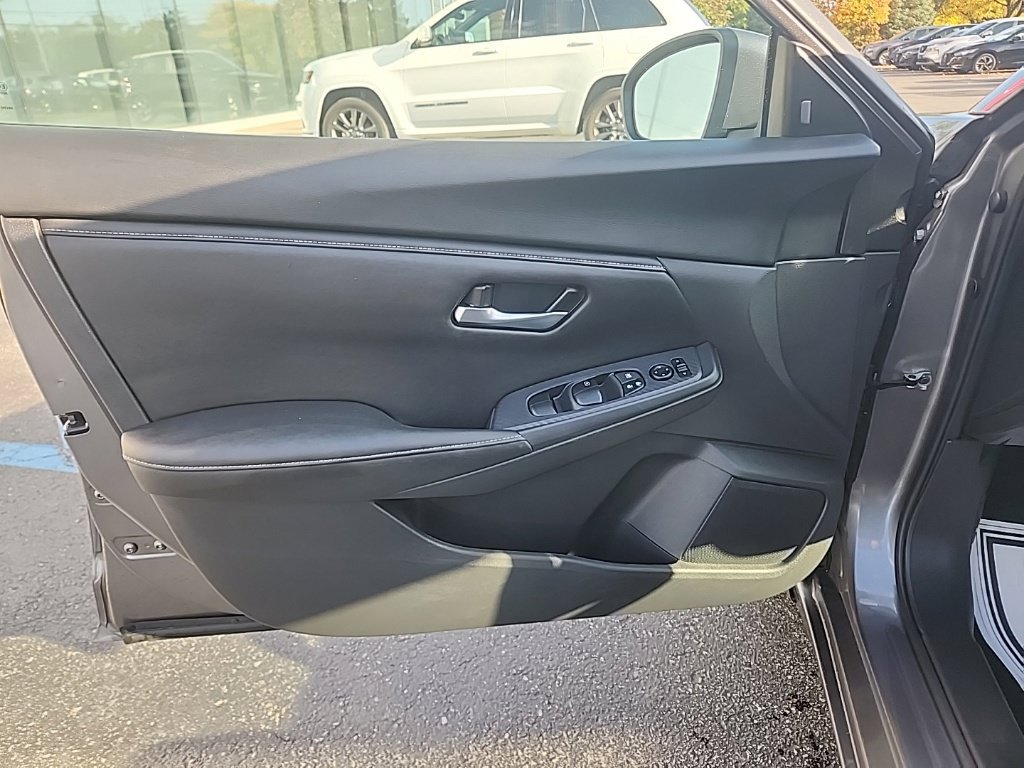 Certified 2023 Nissan Sentra SV FWD image 11