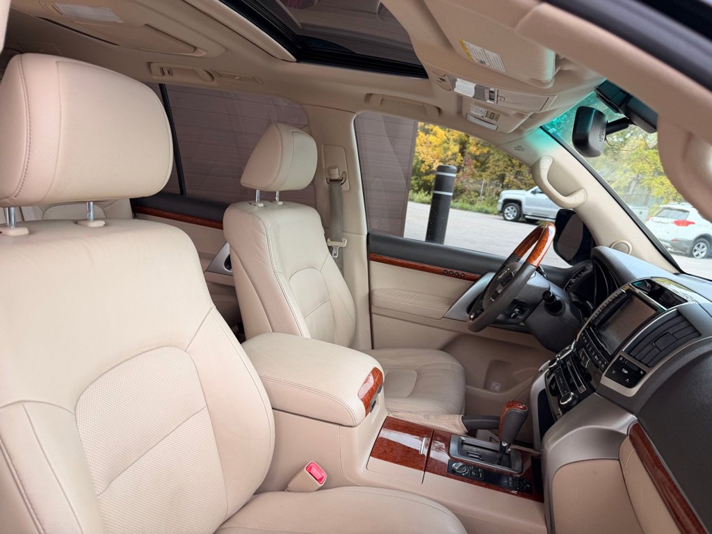 Used 2015 Toyota Land Cruiser image 19