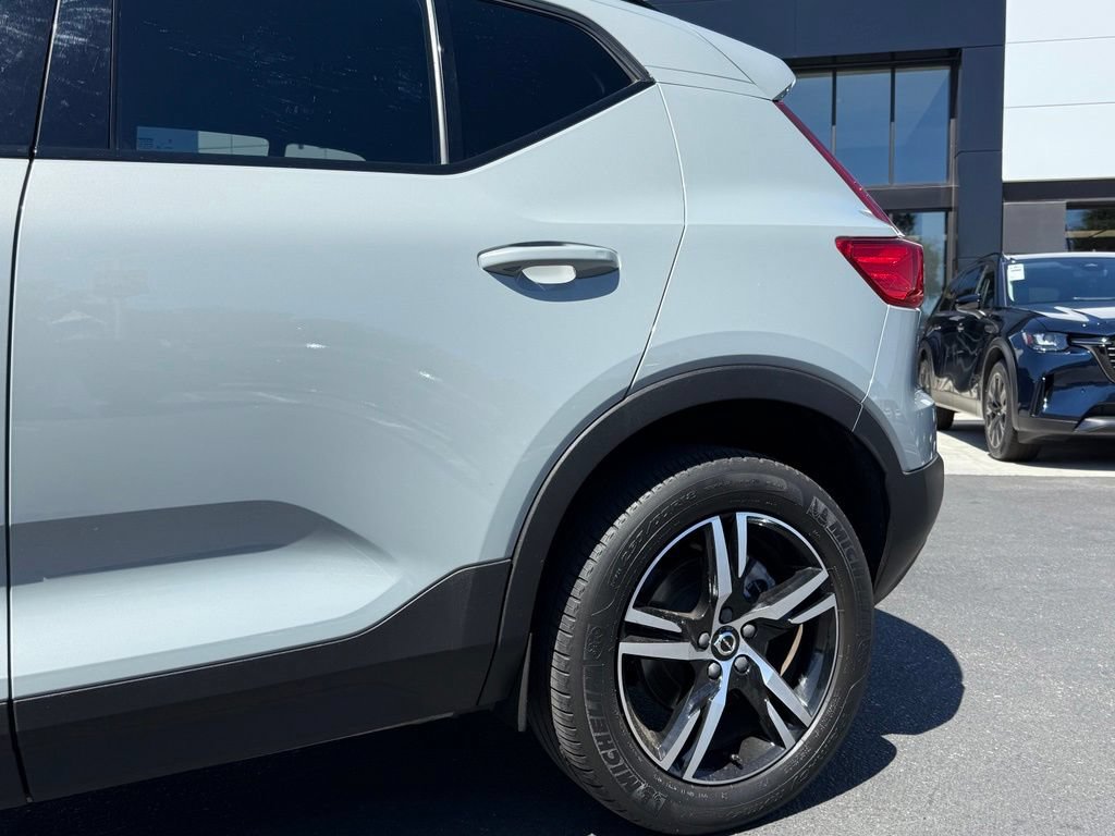 Used 2024 Volvo XC40 B5 Core AWD/4WD image 4