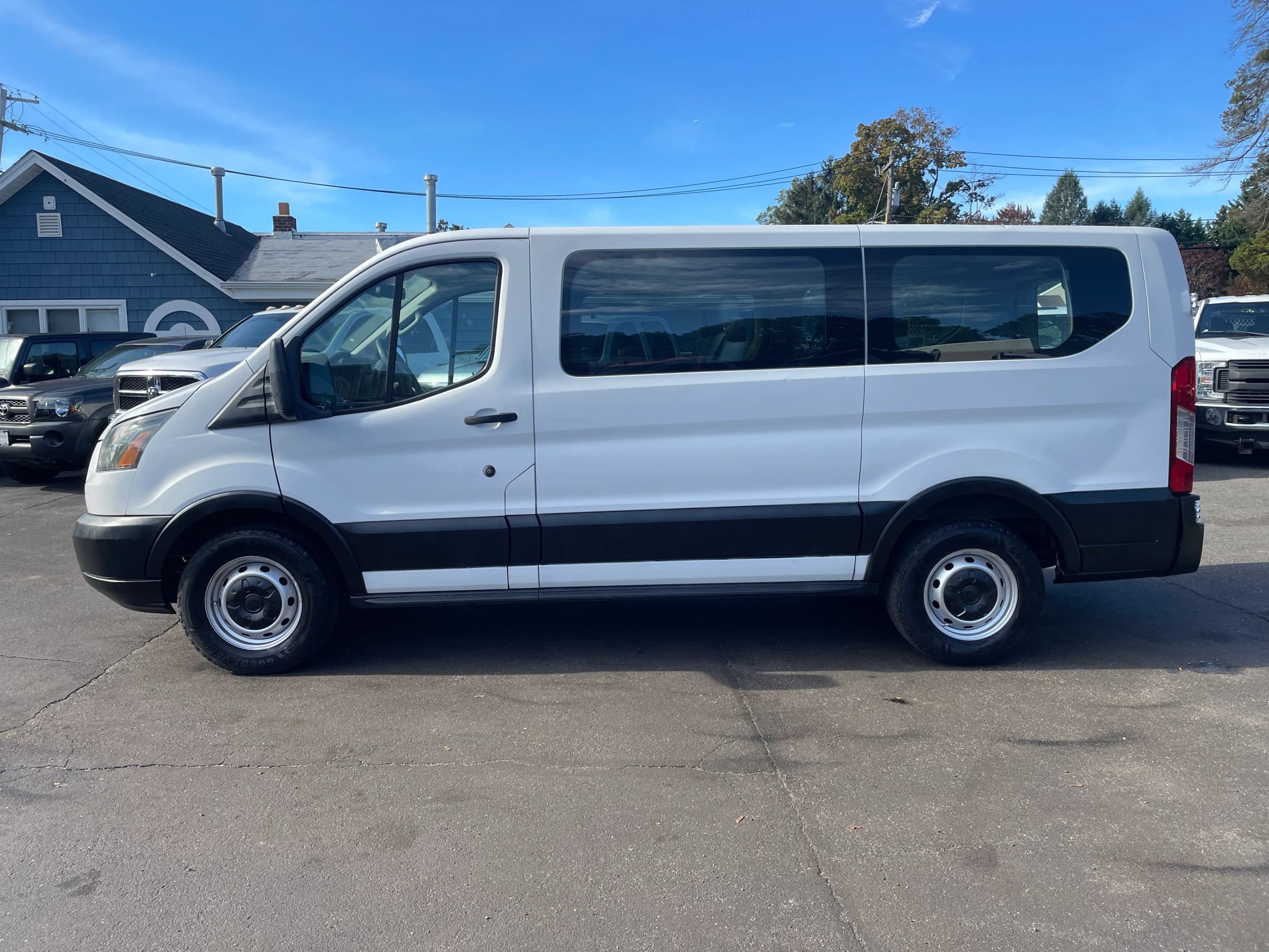 Used 2017 Ford Transit 150 130 Low Roof Wagon RWD image 2