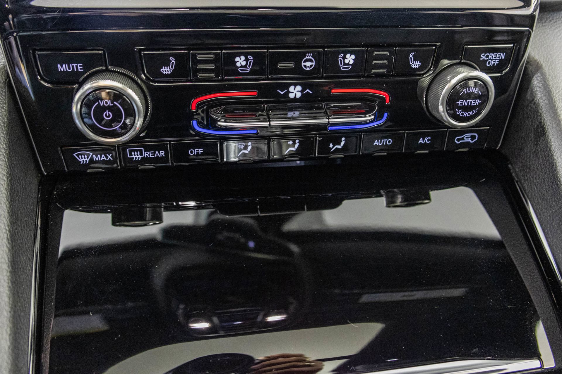 Used 2024 Jeep Grand Cherokee Overland w/ Luxury Tech Group IV image 30