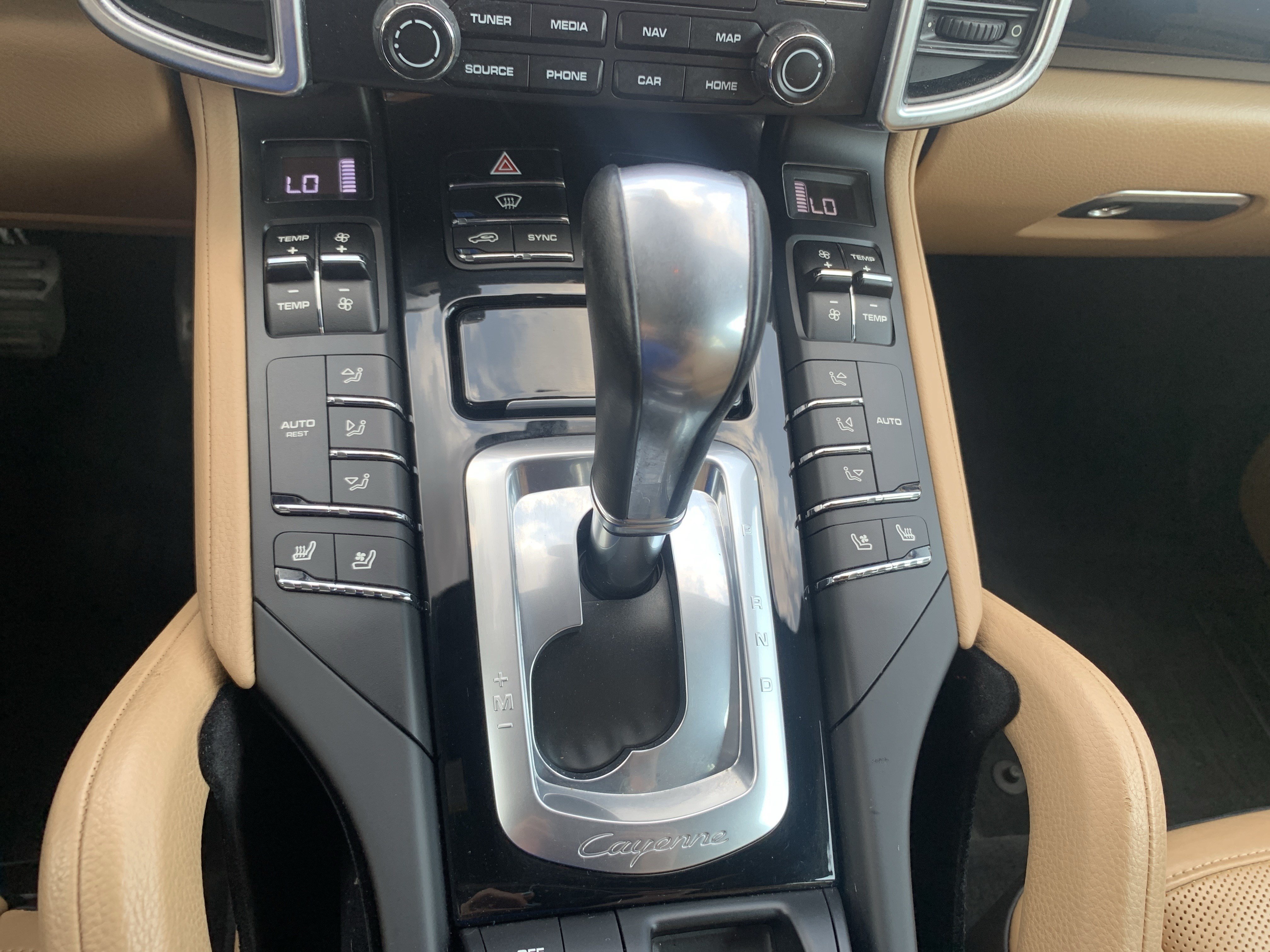 Used 2018 Porsche Cayenne Platinum Edition AWD/4WD image 26