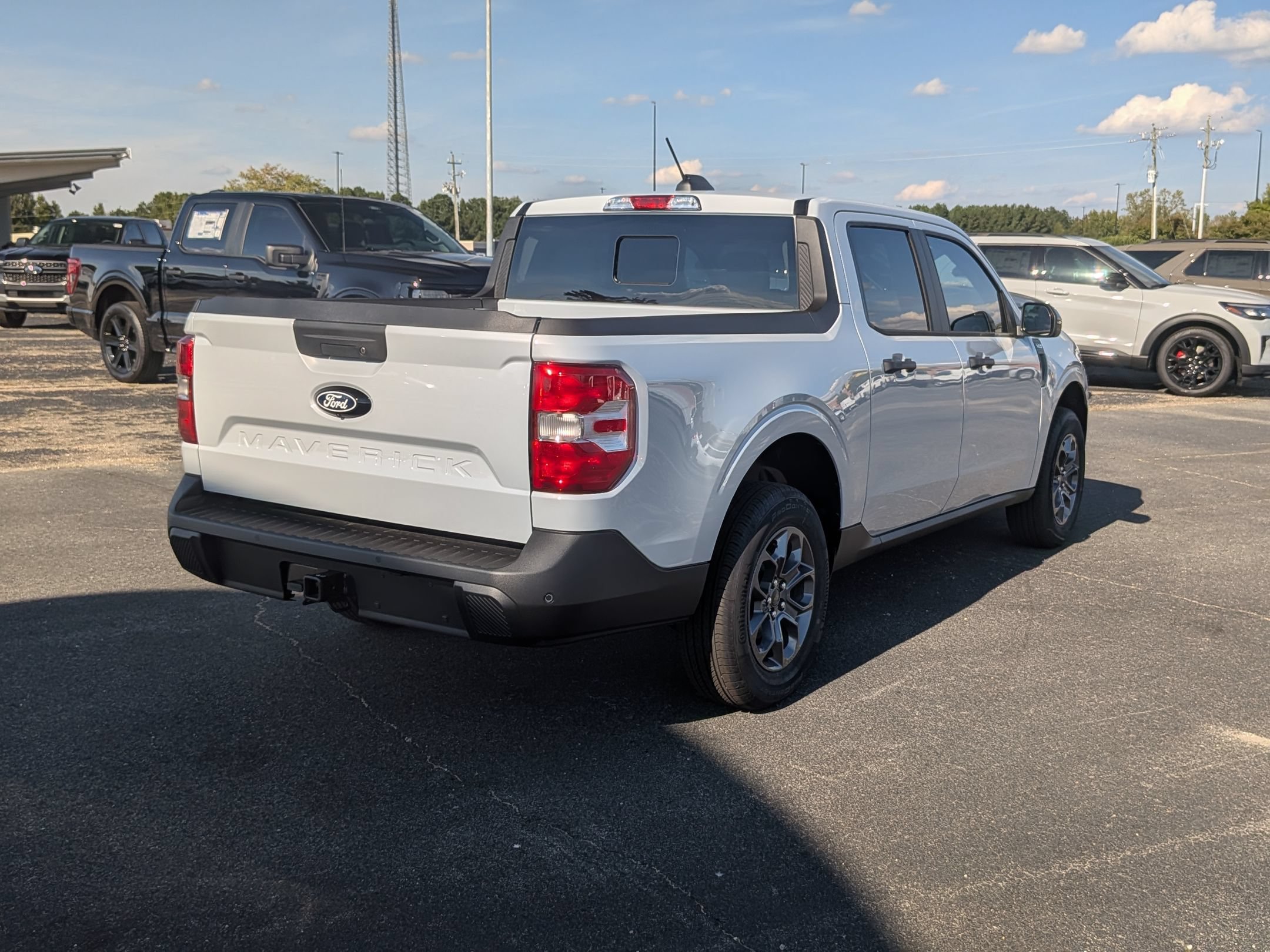 New 2026 Ford Maverick XLT w/ XLT Luxury Package FWD image 4