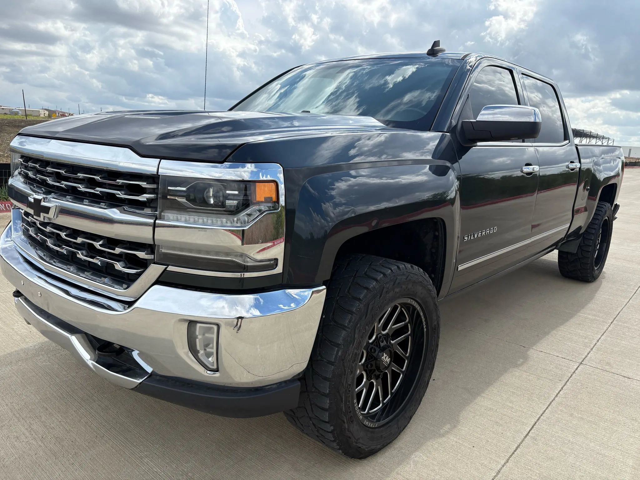 Used 2018 Chevrolet Silverado 1500 LTZ image 1