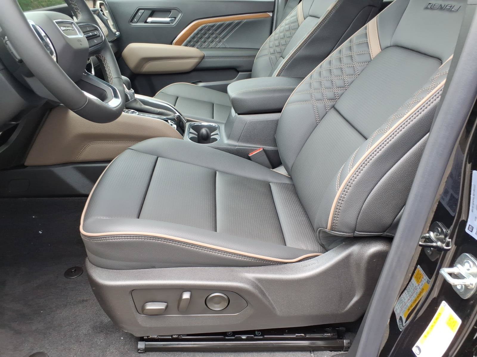 New 2026 GMC Canyon Denali w/ LPO, Denali Black Edition AWD/4WD image 11