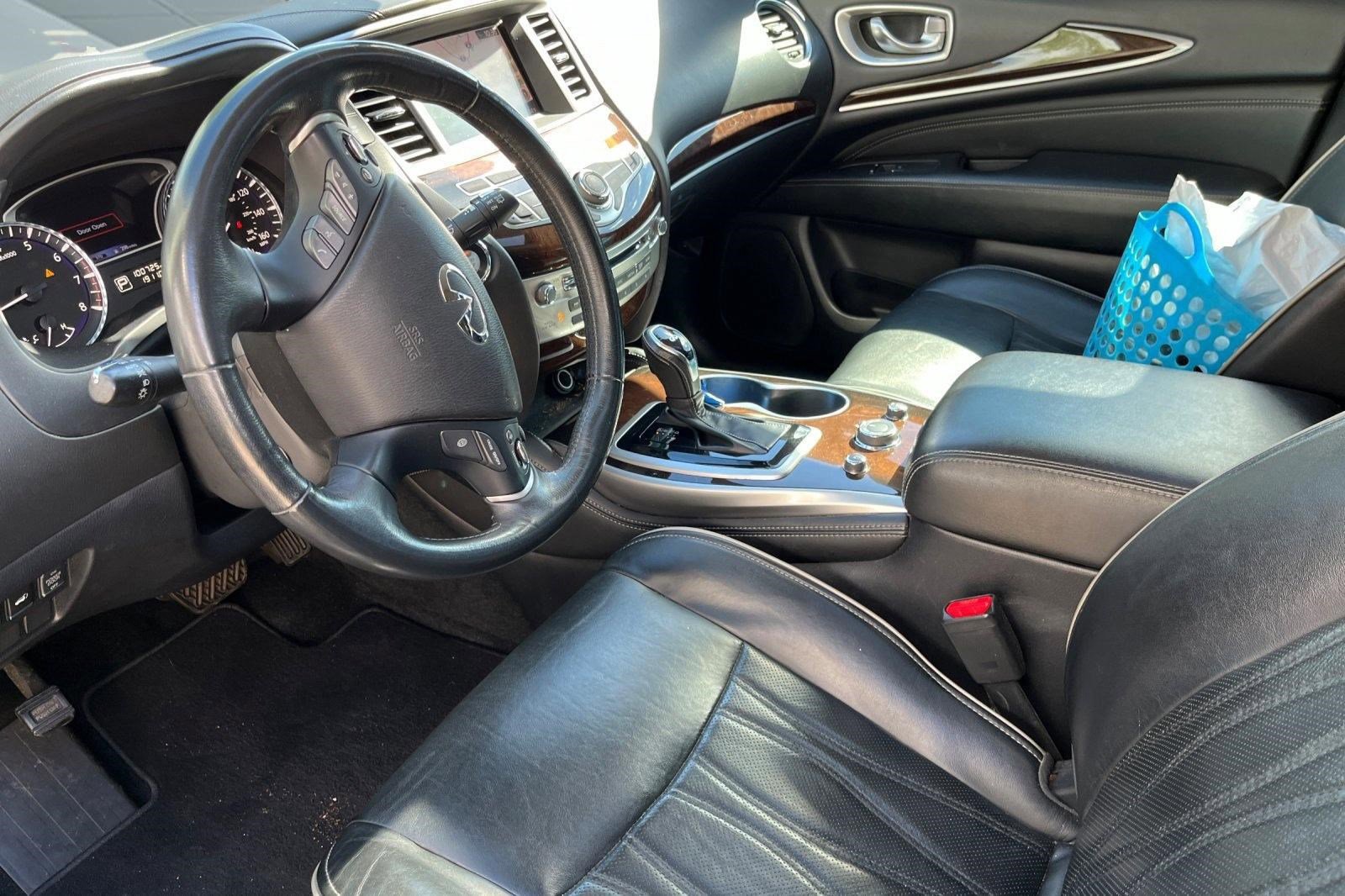 Used 2017 INFINITI QX60 Luxe w/ Deluxe Technology Package image 3