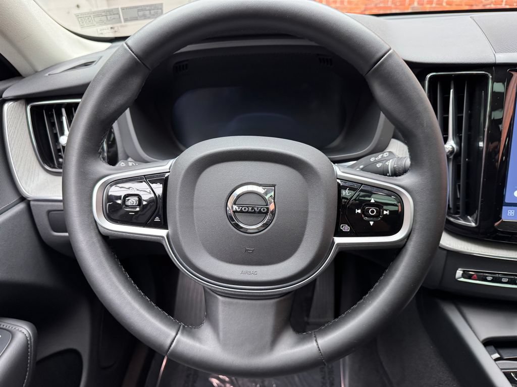 Used 2025 Volvo XC60 B5 Plus AWD/4WD image 14