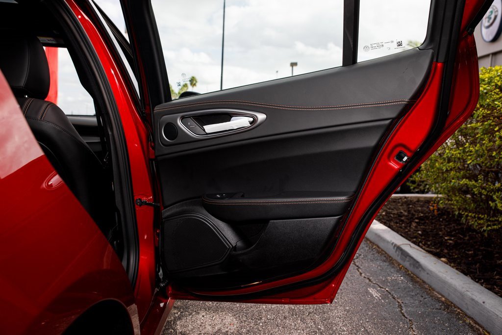 New 2025 Alfa Romeo Giulia AWD w/ Driving Assist Package image 31