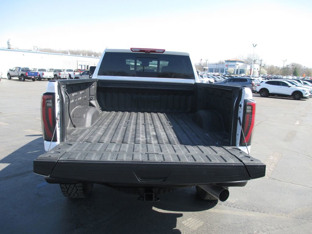 Used 2025 GMC Sierra 2500 AT4X w/ AT4X AEV Edition image 8