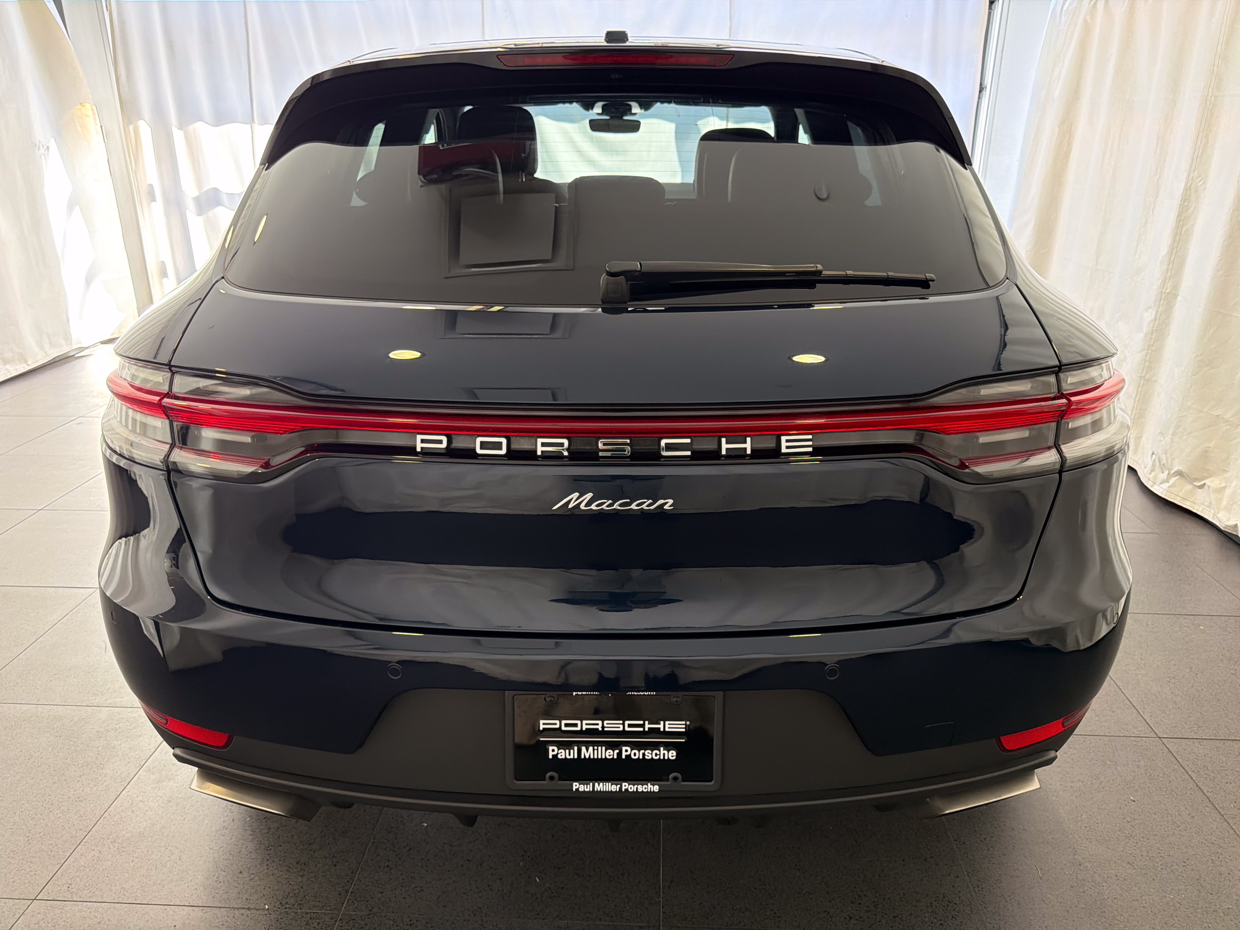 Certified 2021 Porsche Macan AWD/4WD image 8
