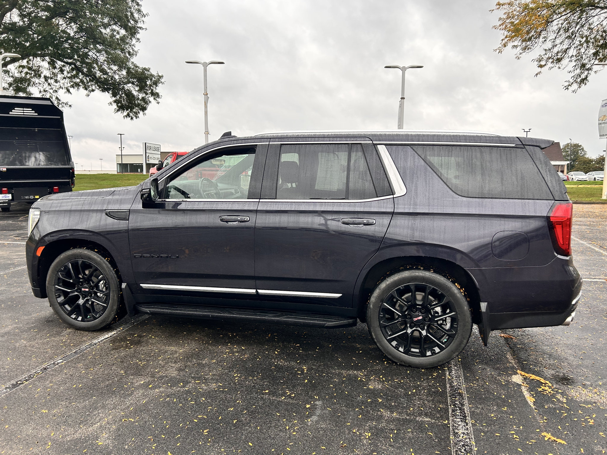 Used 2023 GMC Yukon Denali w/ Advanced Technology Package AWD/4WD image 4