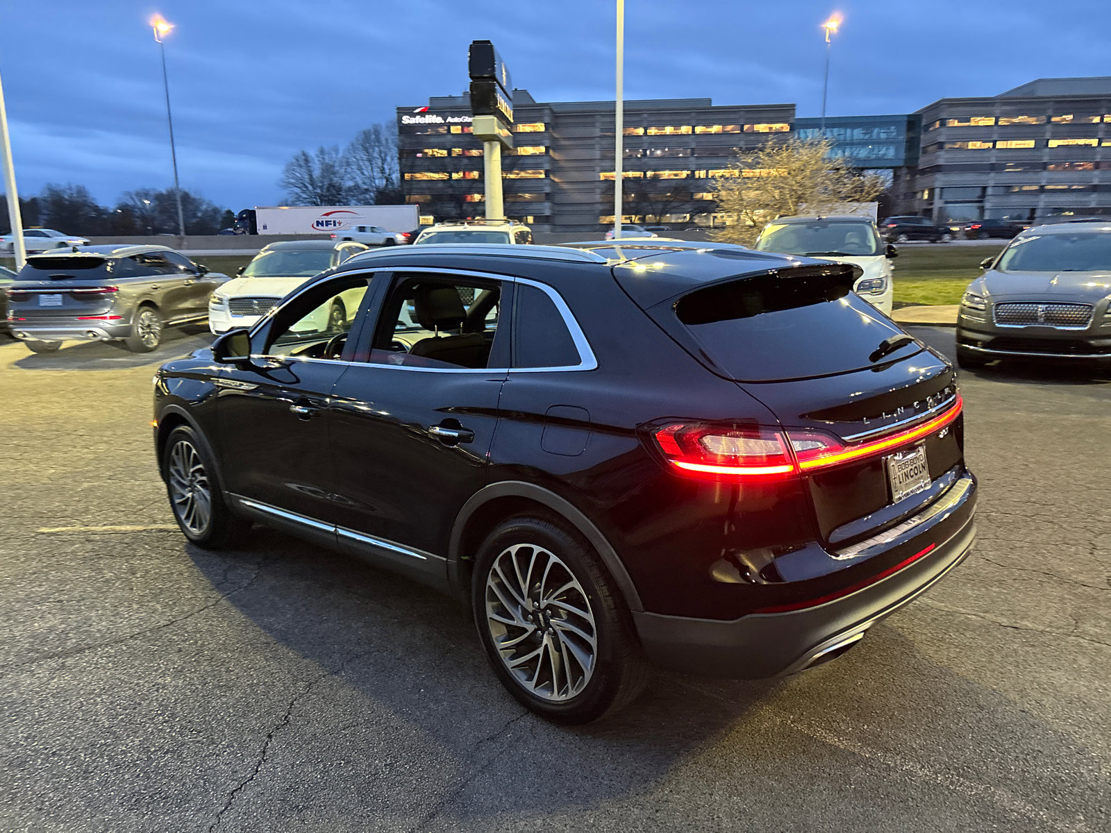 Used 2020 Lincoln Nautilus Reserve w/ Cargo Utility Package image 5