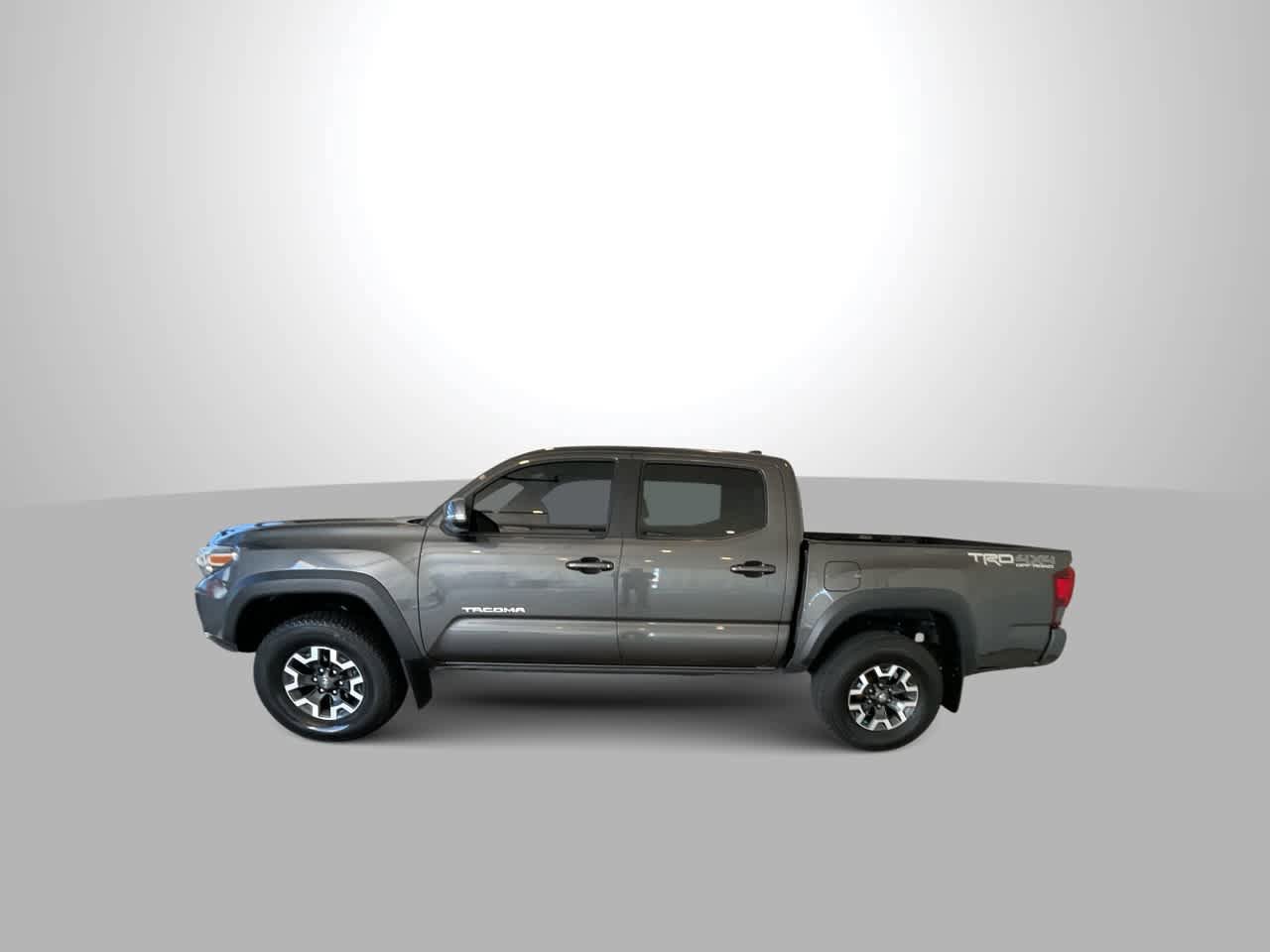 Used 2018 Toyota Tacoma TRD Off-Road AWD/4WD image 5