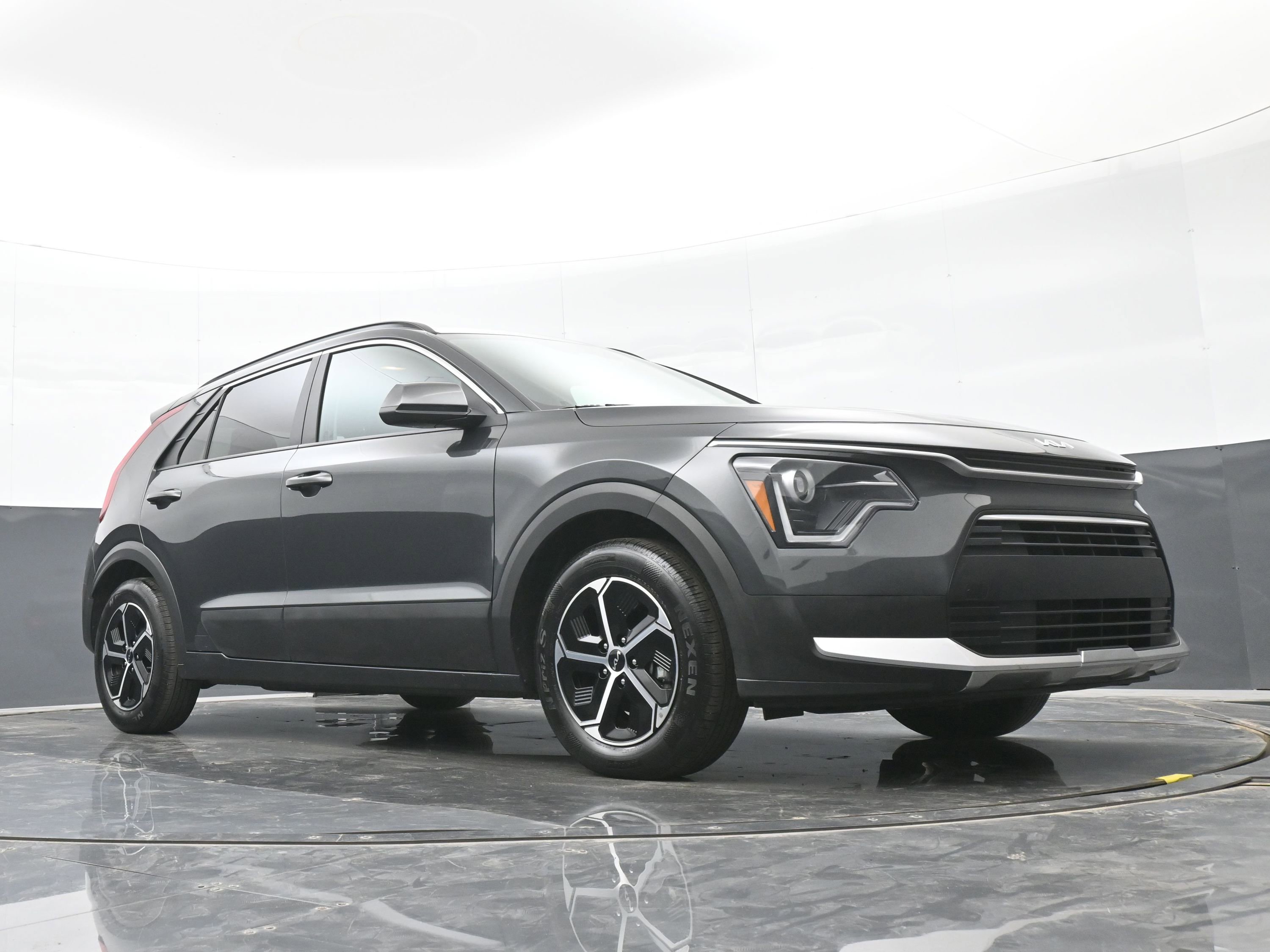Used 2024 Kia Niro LX image 41