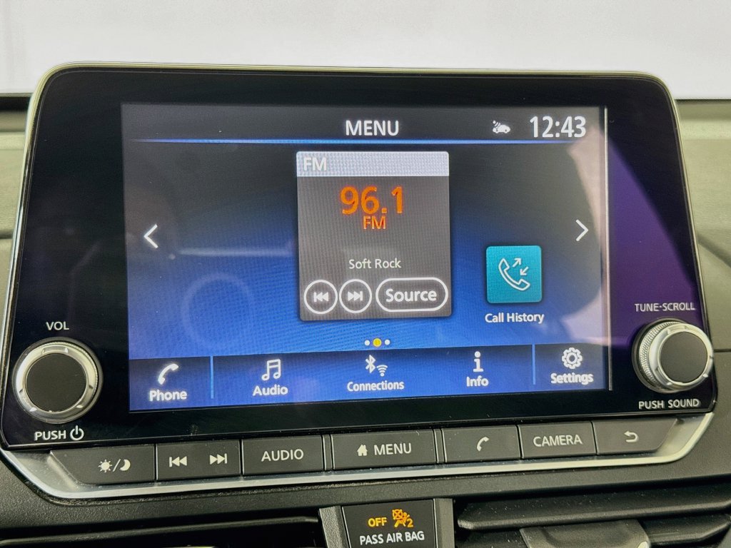Used 2025 Nissan Altima 2.5 SV FWD image 31