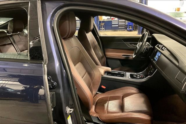Used 2018 Jaguar XF R-Sport image 7