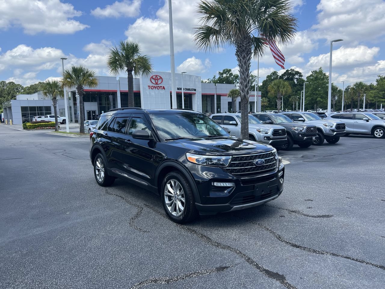 Used 2021 Ford Explorer XLT w/ Equipment Group 202A AWD/4WD image 2