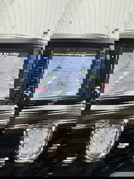 Used 2013 Chrysler Town & Country Touring FWD image 8