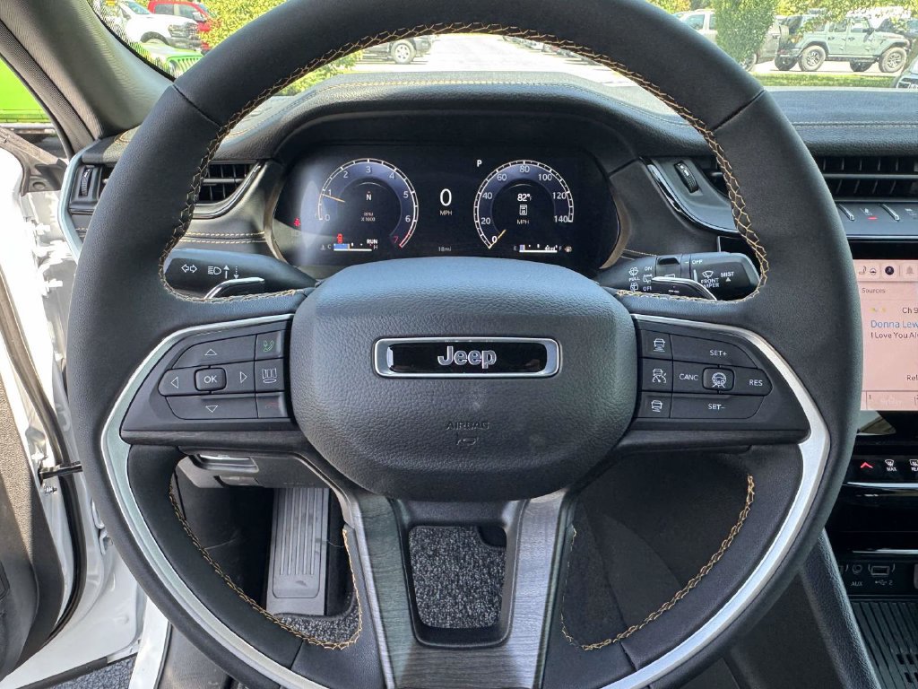 New 2026 Jeep Grand Cherokee Limited AWD/4WD image 17