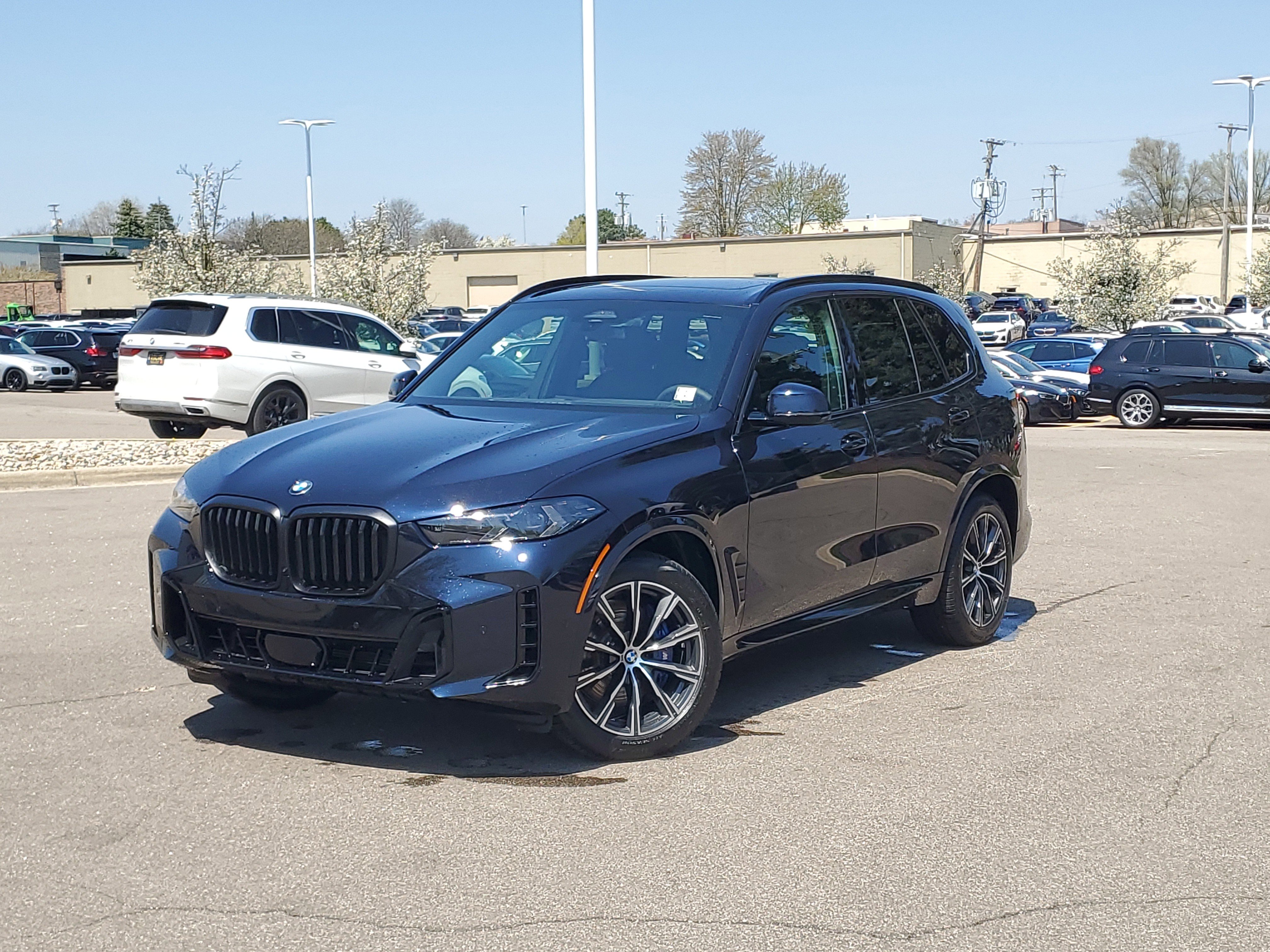 New 2026 BMW X5 xDrive40i w/ M Sport Package AWD/4WD image 1
