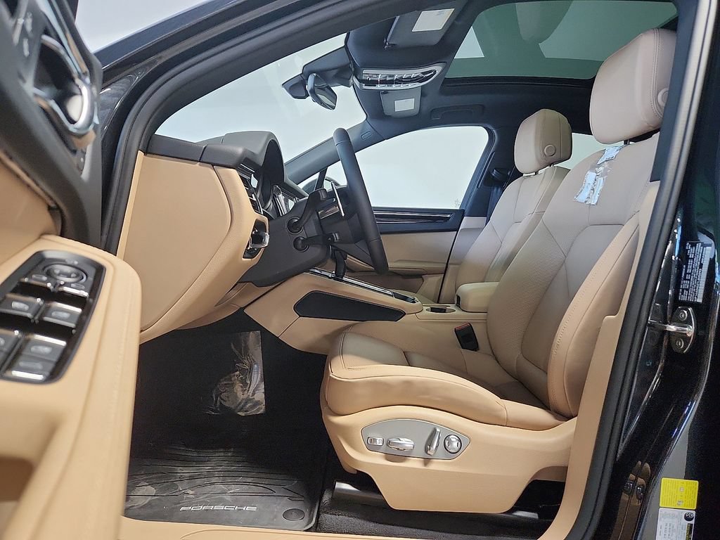 New 2026 Porsche Macan AWD/4WD image 5