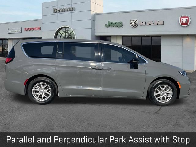 Used 2025 Chrysler Pacifica Select FWD image 8