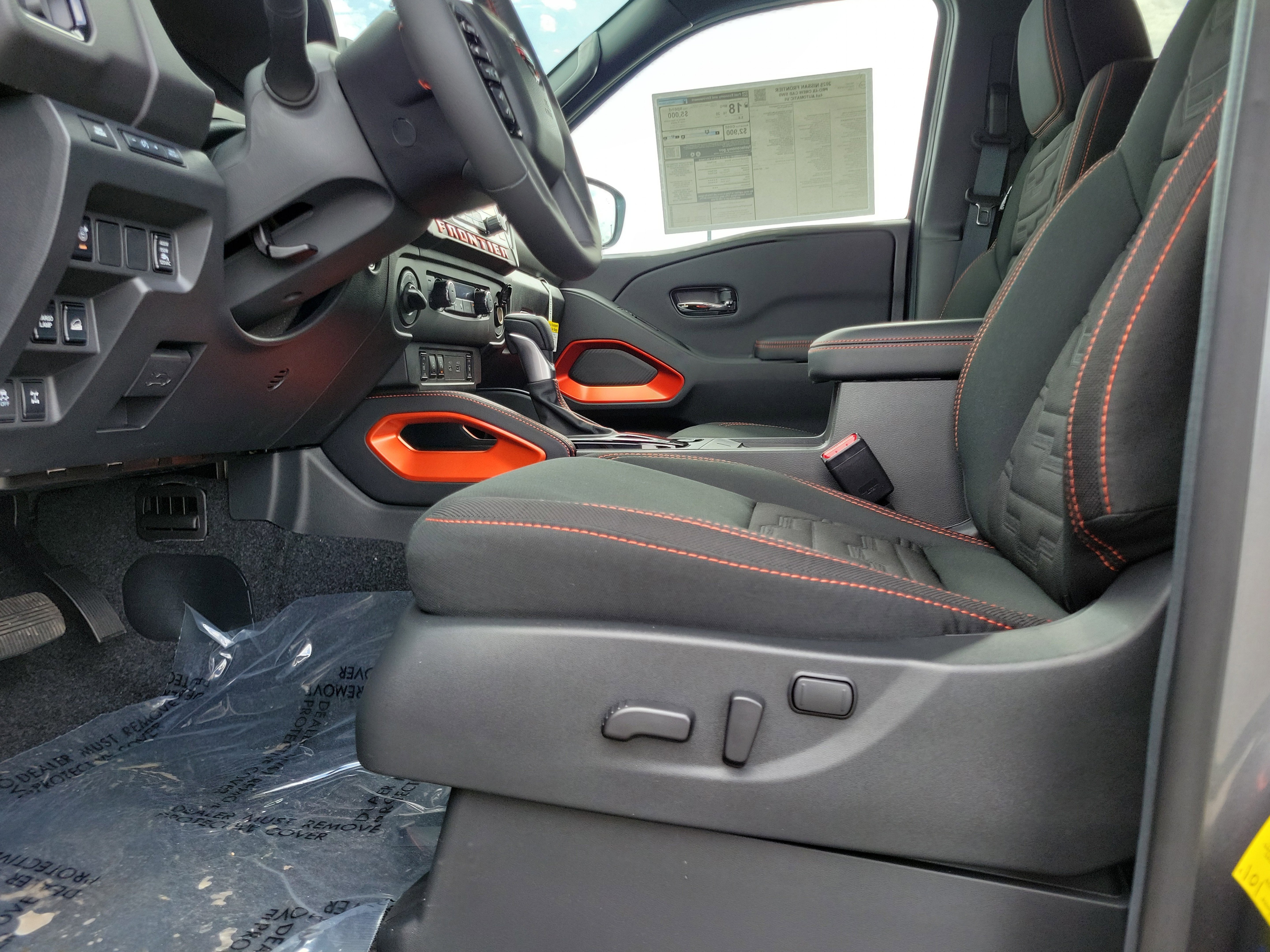 Used 2025 Nissan Frontier PRO-4X w/ Pro Convenience Package image 16