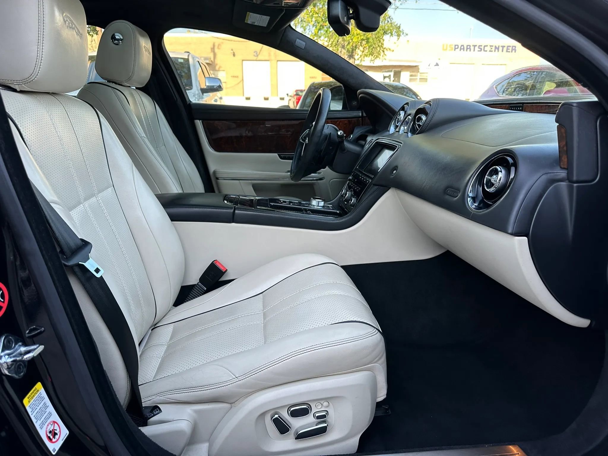 Used 2013 Jaguar XJ RWD image 23