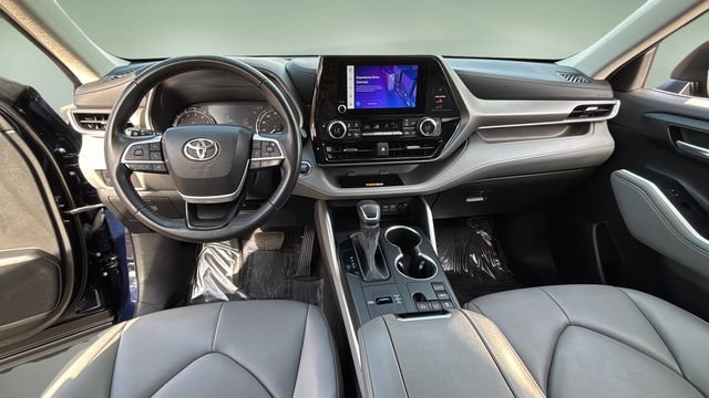 Used 2023 Toyota Highlander XLE FWD image 16