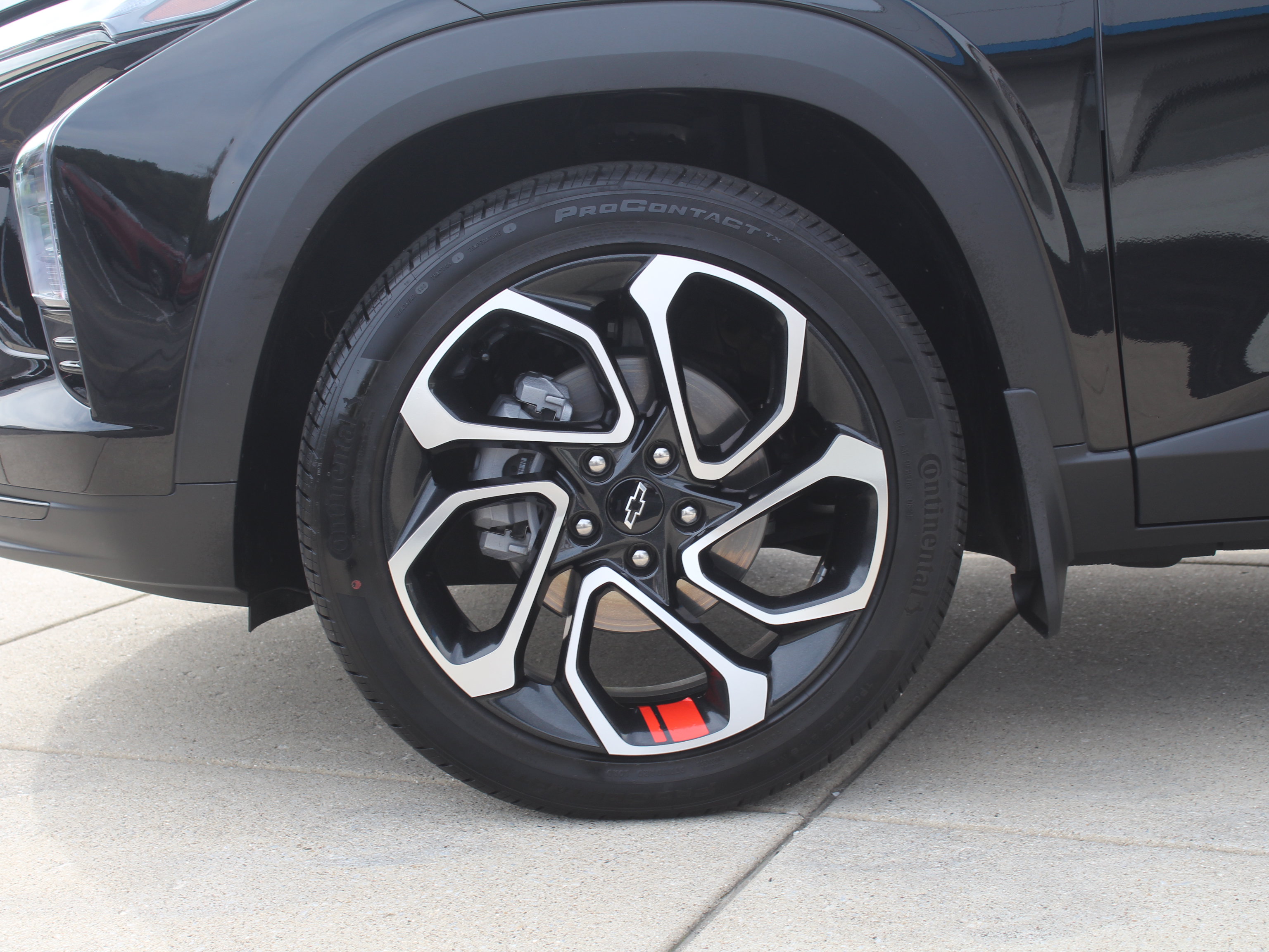 Used 2025 Chevrolet Trax RS FWD image 31
