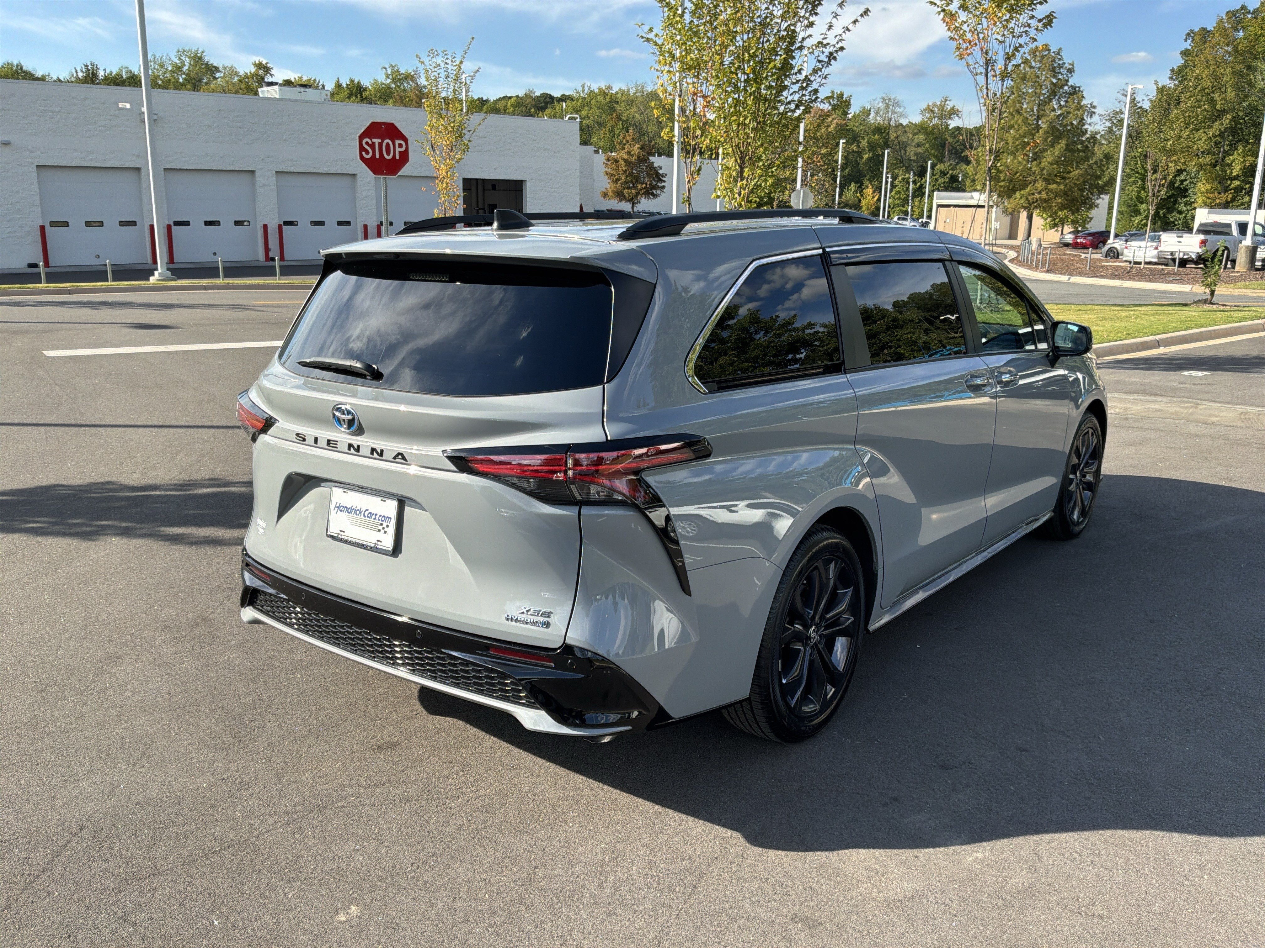 Used 2023 Toyota Sienna XSE FWD image 10