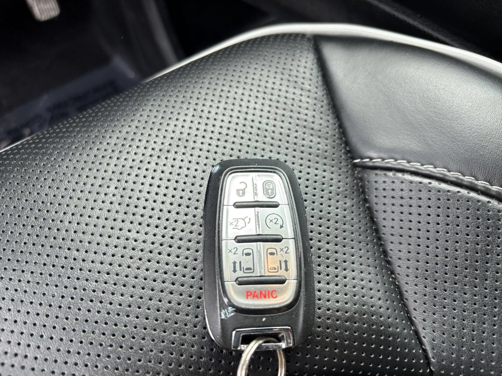 Used 2025 Chrysler Pacifica Limited FWD image 21