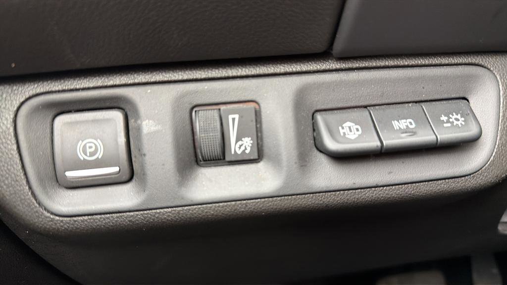 Used 2023 GMC Acadia Denali w/ Black Diamond Edition image 29