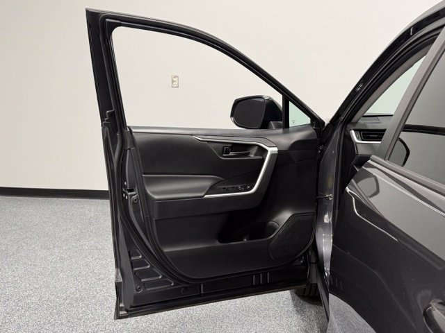 Used 2022 Toyota RAV4 LE FWD image 13