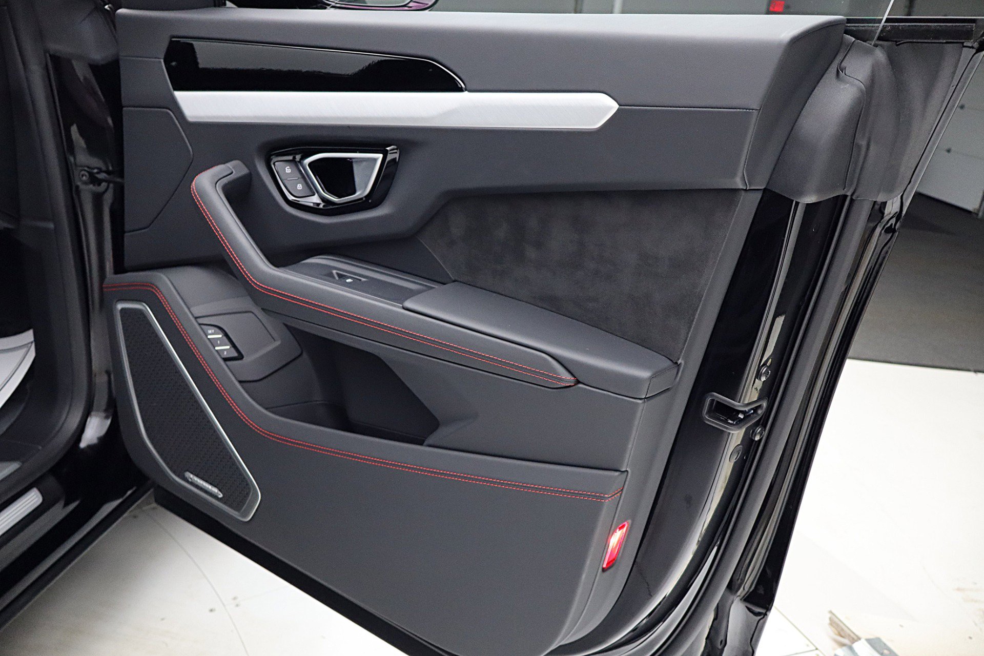 Used 2024 Lamborghini Urus S image 52