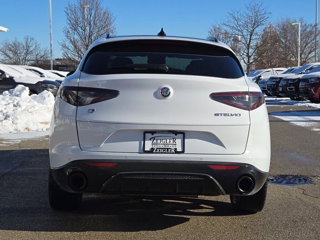 Used 2024 Alfa Romeo Stelvio Veloce image 13