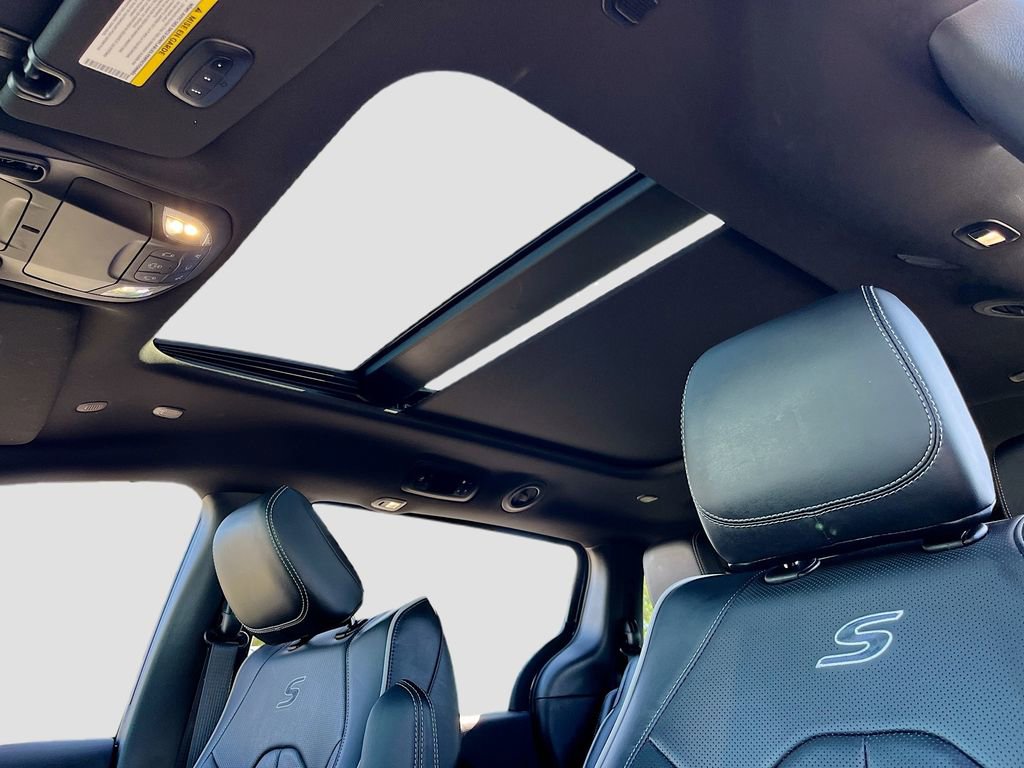 Certified 2024 Chrysler Pacifica Premium image 22