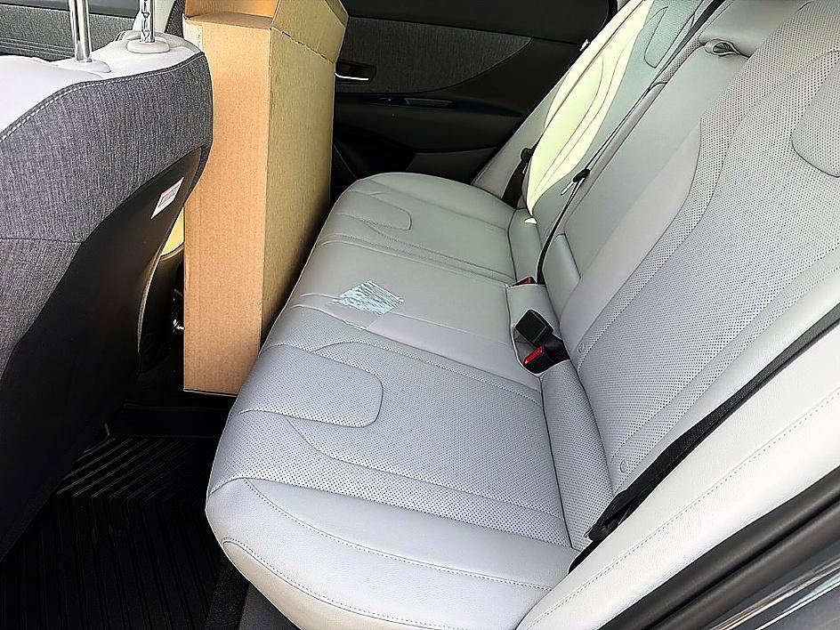 New 2026 Hyundai Elantra Limited FWD image 7