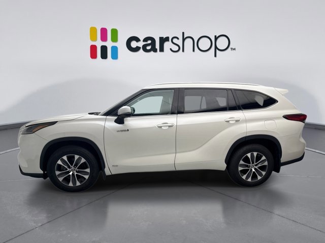 Used 2021 Toyota Highlander XLE AWD/4WD image 2