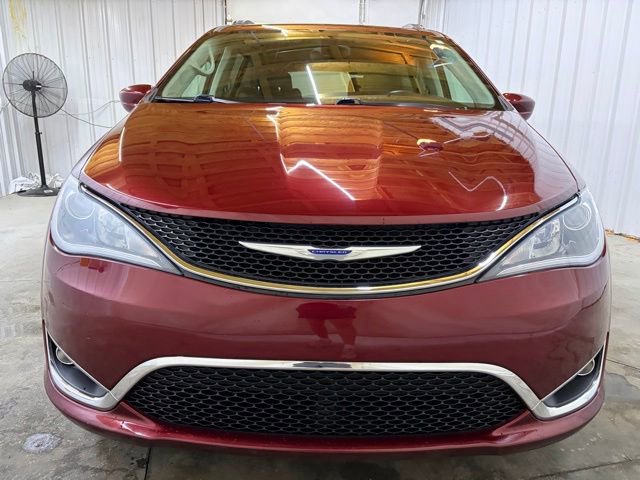 Used 2018 Chrysler Pacifica Touring-L FWD image 2